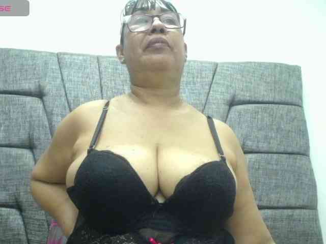 MilfPleasure1 webcam