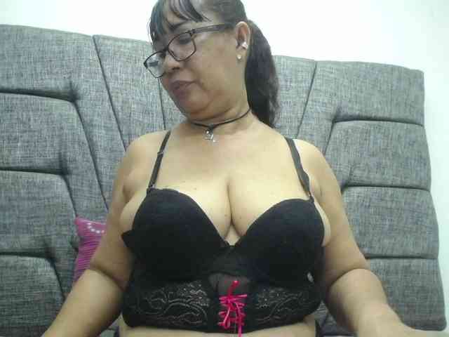 MilfPleasure1 webcam