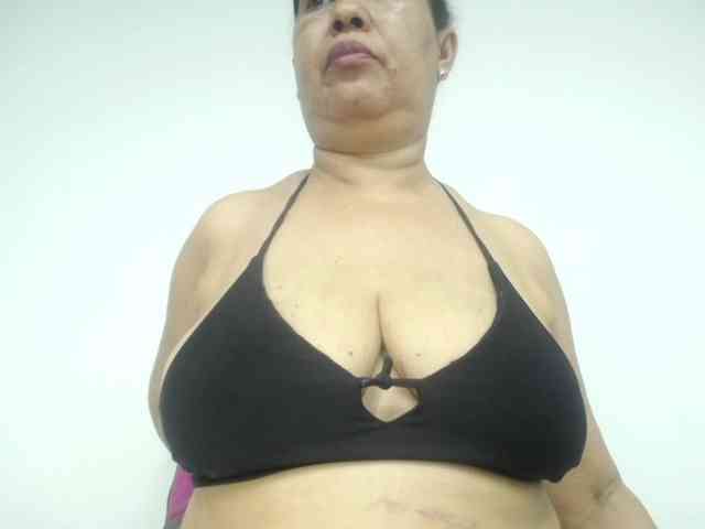 MilfPleasure1 webcam