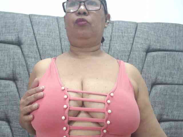 MilfPleasure1 webcam