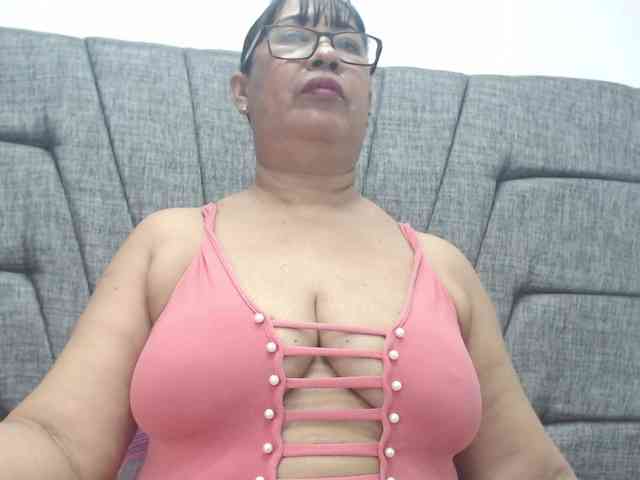MilfPleasure1 webcam