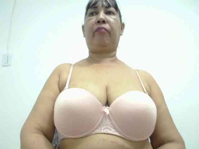 MilfPleasure1 webcam