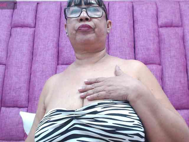 MilfPleasure1 webcam