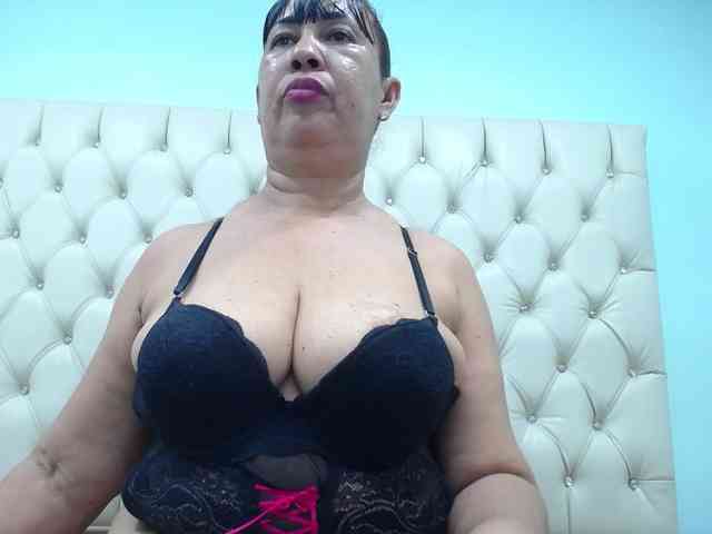 MilfPleasure1 webcam