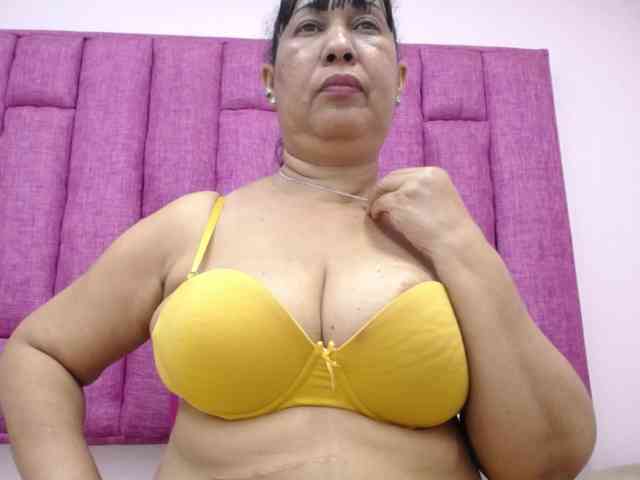 MilfPleasure1 webcam