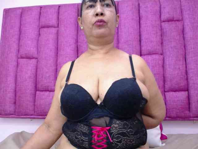MilfPleasure1 webcam