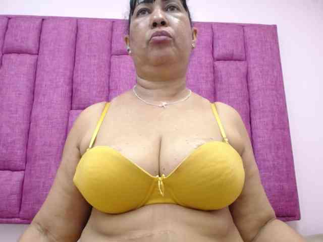 MilfPleasure1 webcam