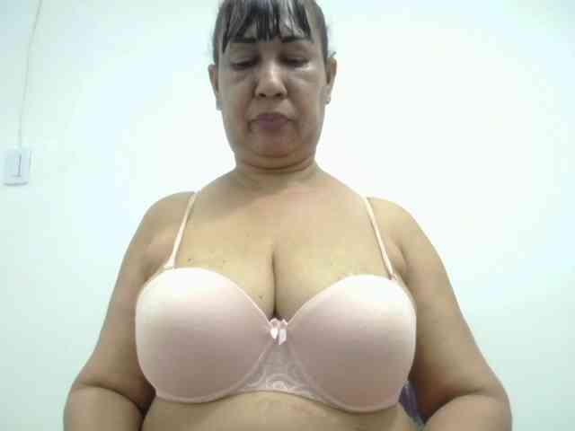 MilfPleasure1 webcam