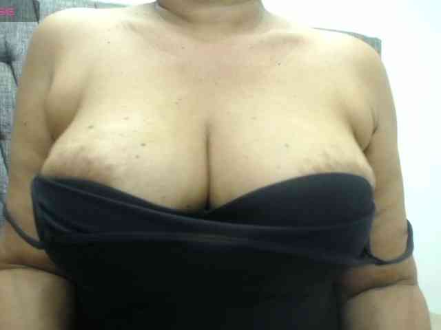 MilfPleasure1 webcam