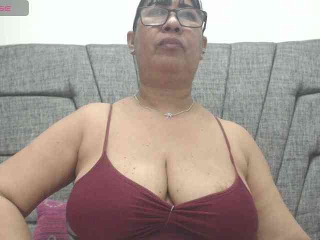 MilfPleasure1 webcam