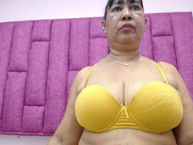 MilfPleasure1 webcam