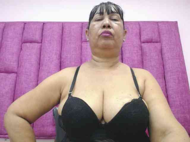 MilfPleasure1 webcam