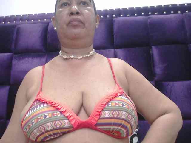 MilfPleasure1 webcam