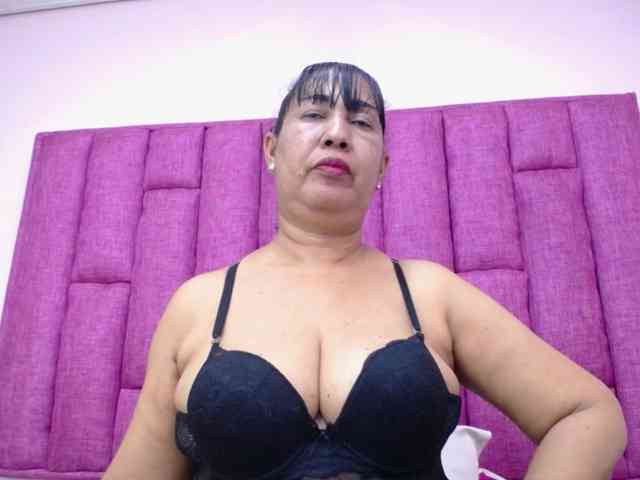 MilfPleasure1 webcam