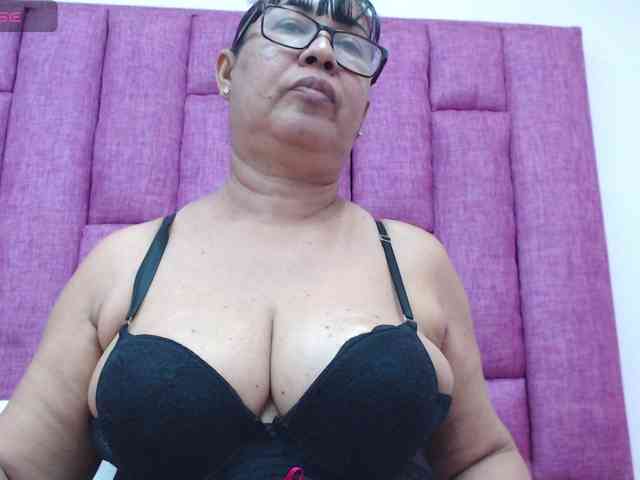 MilfPleasure1 webcam