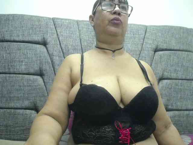 MilfPleasure1 webcam