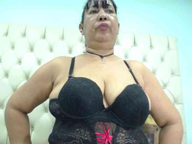 MilfPleasure1 webcam