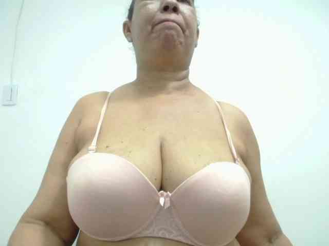 MilfPleasure1 webcam