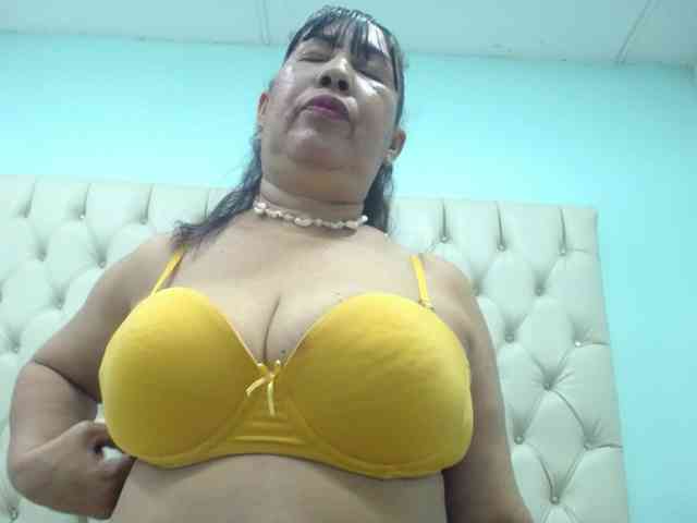MilfPleasure1 webcam
