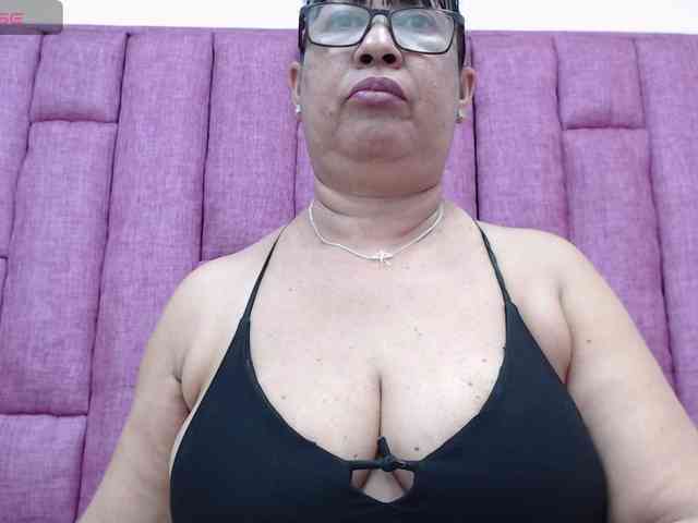 MilfPleasure1 webcam