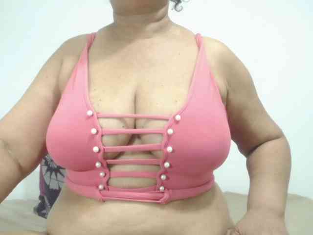 MilfPleasure1 webcam