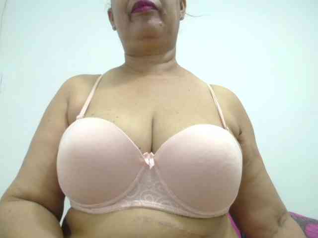 MilfPleasure1 webcam