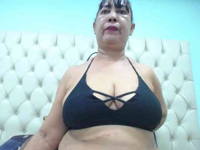 MilfPleasure1 webcam