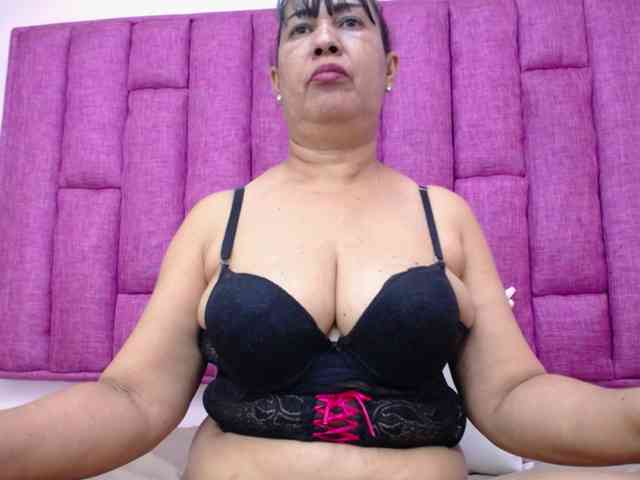 MilfPleasure1 webcam