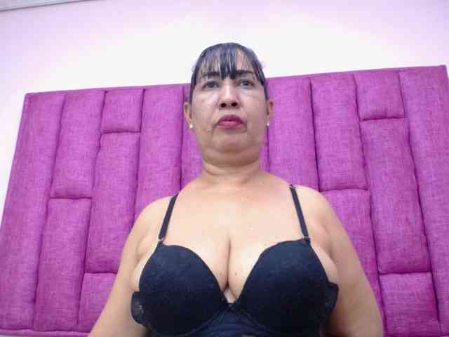 MilfPleasure1 webcam