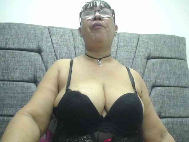 MilfPleasure1 webcam