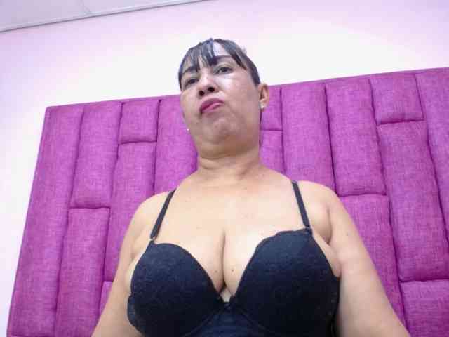 MilfPleasure1 webcam