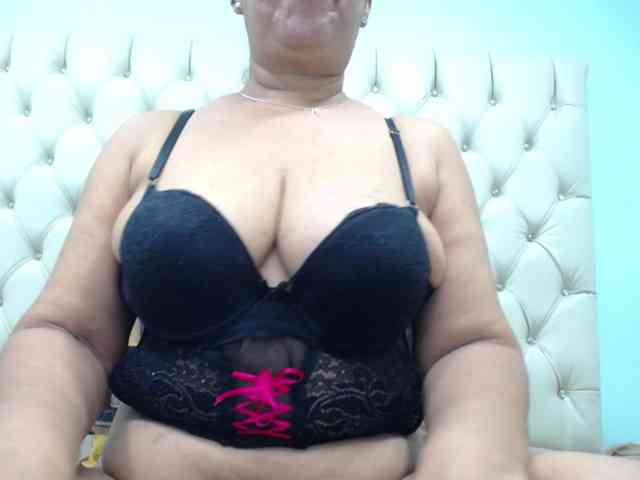 MilfPleasure1 webcam