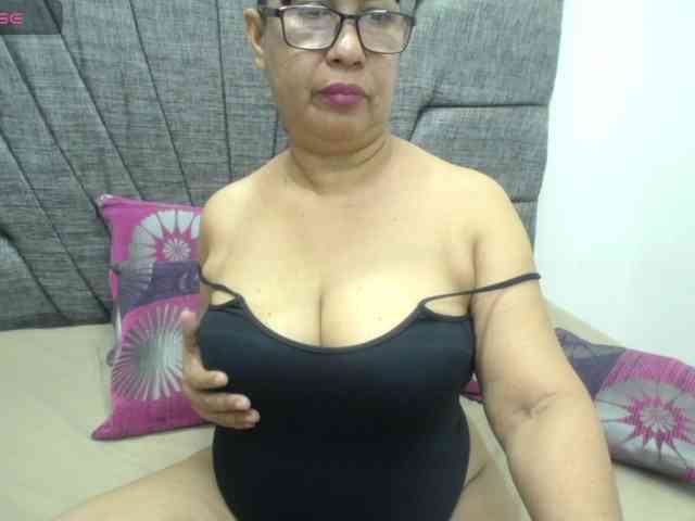 MilfPleasure1 webcam