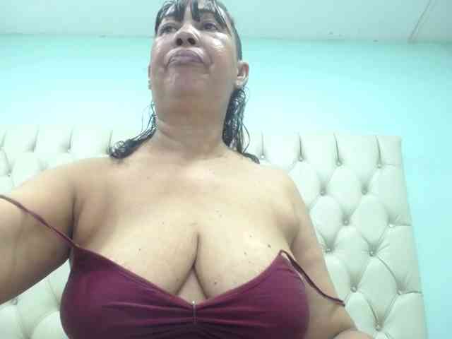 MilfPleasure1 webcam