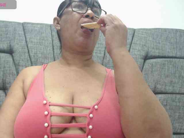 MilfPleasure1 webcam