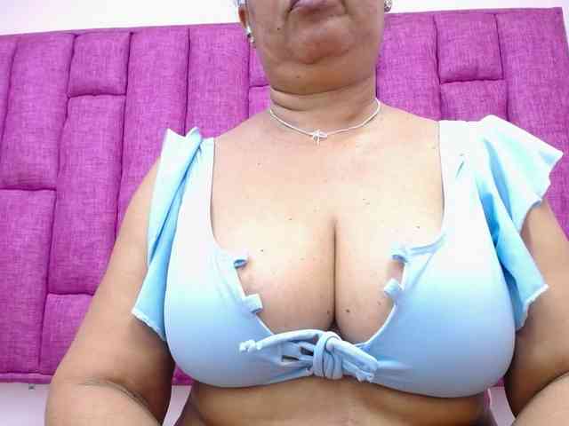 MilfPleasure1 webcam