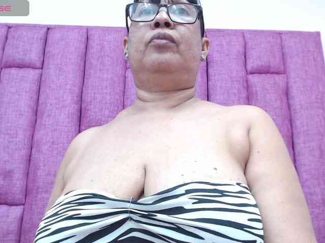 MilfPleasure1 webcam