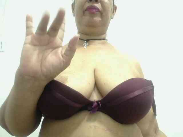 MilfPleasure1 webcam