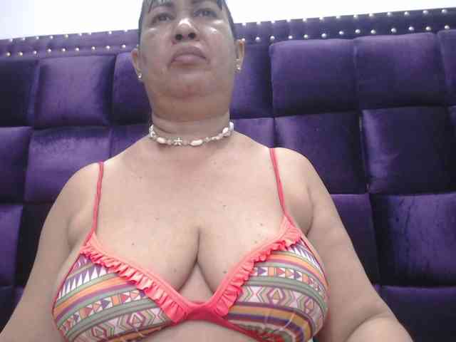 MilfPleasure1 webcam