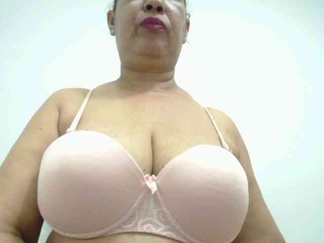MilfPleasure1 webcam