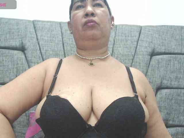 MilfPleasure1 webcam