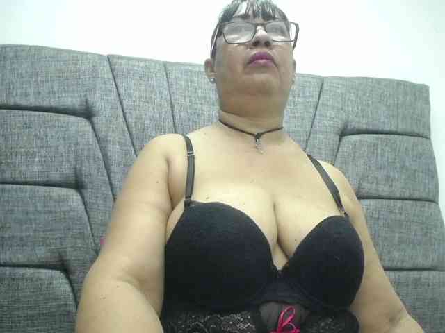MilfPleasure1 webcam