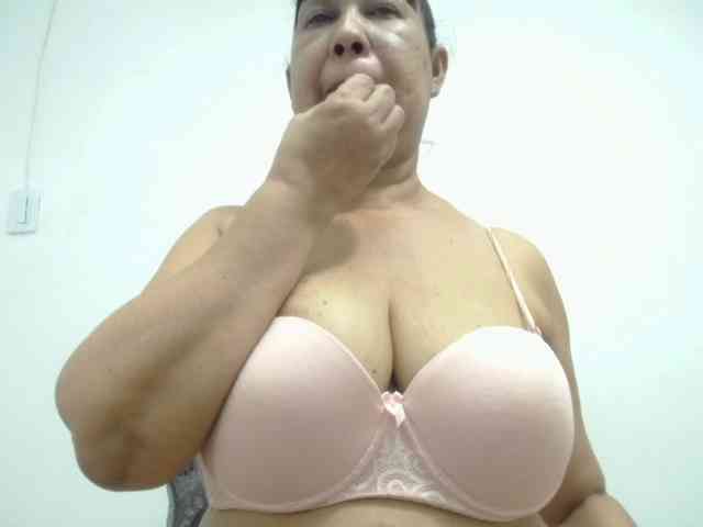 MilfPleasure1 webcam
