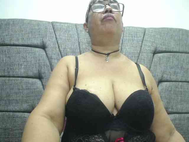 MilfPleasure1 webcam