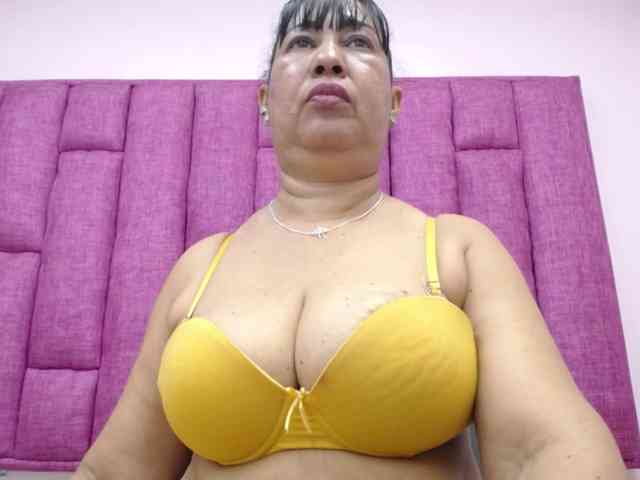 MilfPleasure1 webcam