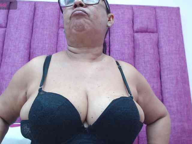 MilfPleasure1 webcam