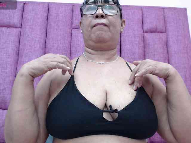 MilfPleasure1 webcam