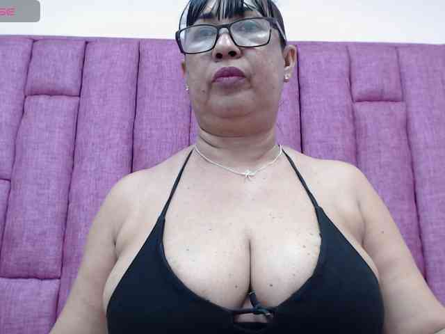 MilfPleasure1 webcam