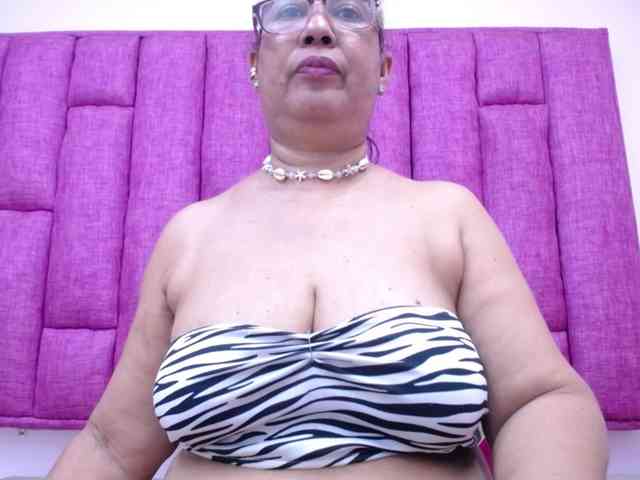 MilfPleasure1 webcam