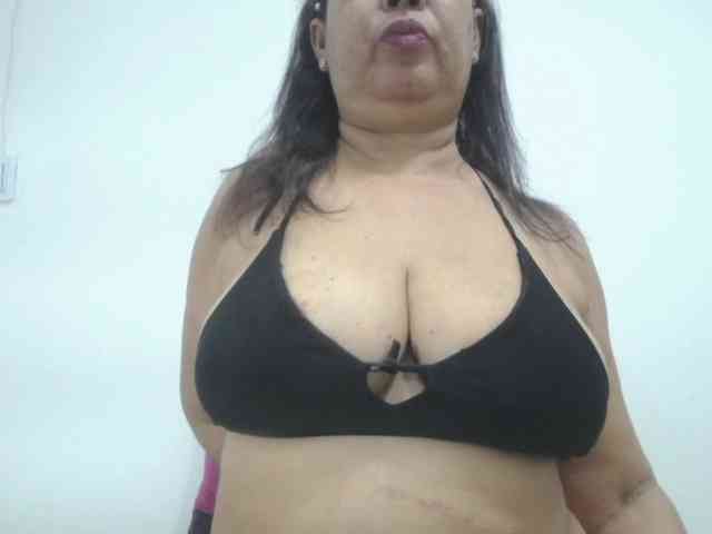 MilfPleasure1 webcam